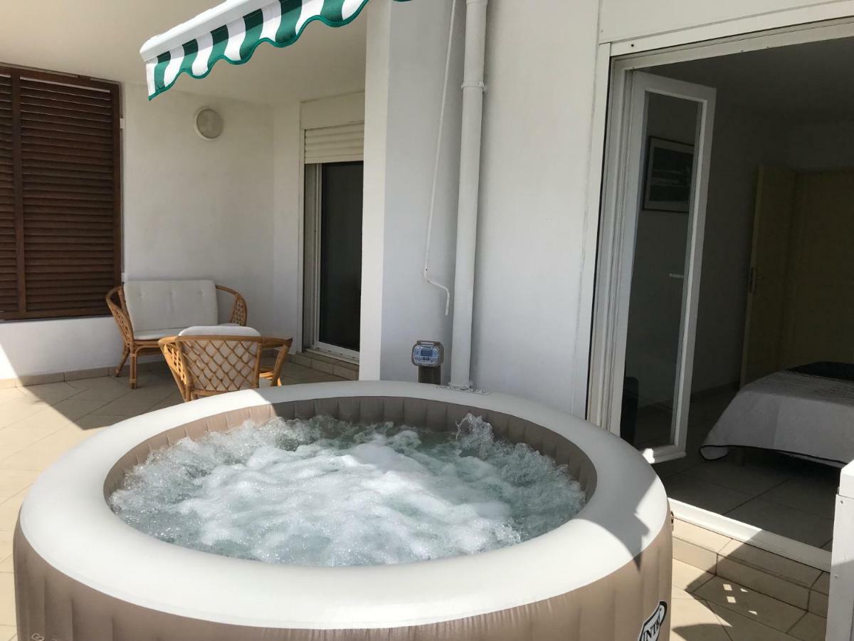 Meuble Homard Avec Jacuzzi Et Vue Mer Saint-Gilles-les Bains Dış mekan fotoğraf