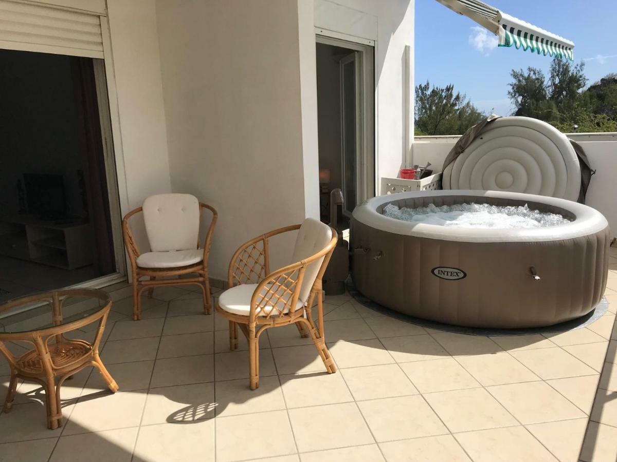Meuble Homard Avec Jacuzzi Et Vue Mer Saint-Gilles-les Bains Dış mekan fotoğraf